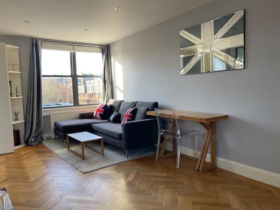 Appartamento Amazing Near Tube Station *