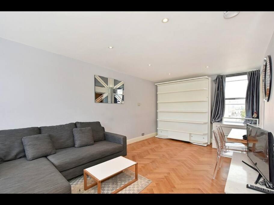 Amazing Near Tube Station Appartamento